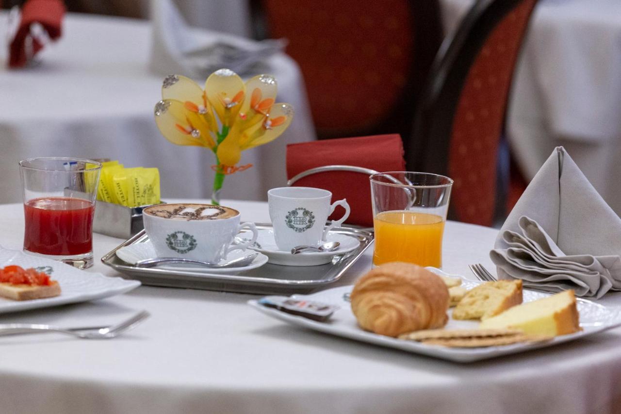 Hotel Rojan Сульмона Экстерьер фото