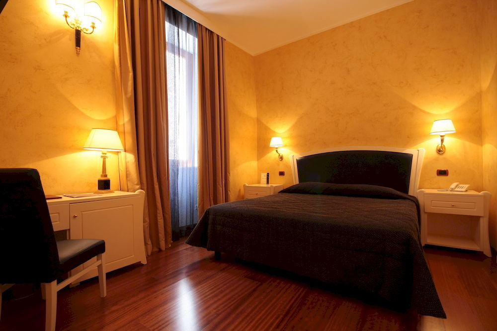 Hotel Rojan Сульмона Экстерьер фото